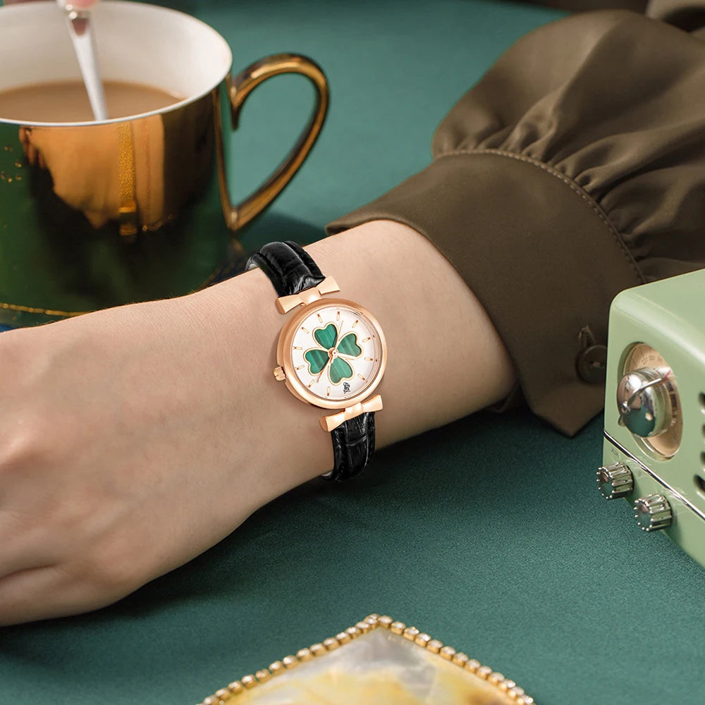 New LUCKY FOX Women'S 2PC Gift Box Set Simple and High End Brooch Clover Hollowed Out Quartz Wristwatch Holiday Gift Relojes